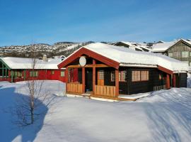 Nostalgic Cabin With 3 Br, Fireplace, And Terrace, chalet di Beitostol