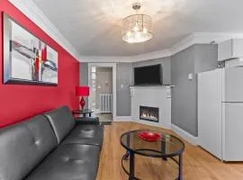 Downtown Gem 2BR Tub Parking