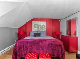 Downtown Gem 2BR Tub Parking, hotel in St. John's