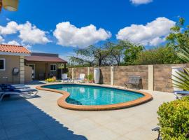 Moko Nest 5-Bed Luxury Pool Villa by Bocobay, hotel in Noord