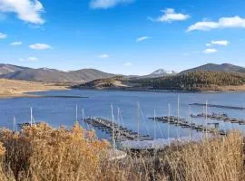2BR Escape for 6 Overlooking Marina & Lake Dillon