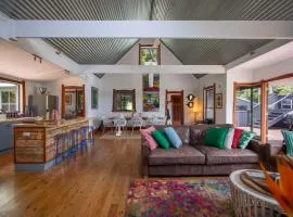 Sahali, Kangaroo Valley