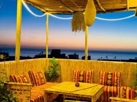 Banana Surf Lodge & Surfcamp