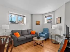 Modern 2BR Wi-Fi TV Off-Street