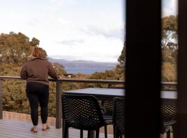 House Peron - Bayside Luxury，位于圣海伦斯的酒店