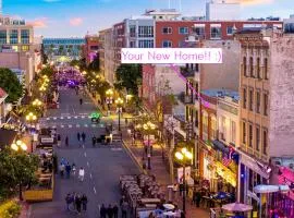 Gaslamp 2BR Upscale Queen Beds with Smart TV