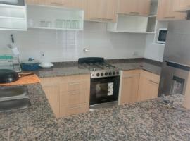 Quinta casa blanca, Hotel in Cañuelas