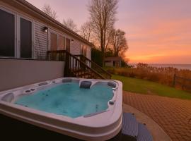 Lakefront Home in Madison - Private Beach, hotel i Madison