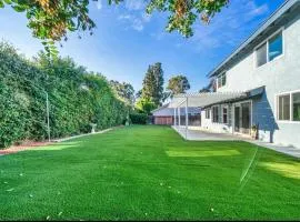 Marbella Lane Modern Home w Private Backyard