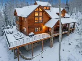 Luxury Mountain Retreat with Hot Tub and Views