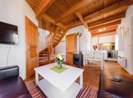 Ferienhaus im Landhausstil im Vital Camp Bayerbach, hôtel à Bayerbach