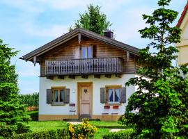 Ferienhaus im Landhausstil im Vital Camp Bayerbach, hotell i Bayerbach