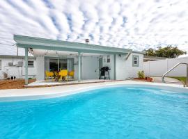 Pet-friendly pool house near beach with office, hotell i Largo