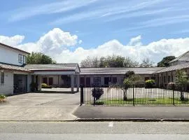 BK's Magnolia Motor Lodge