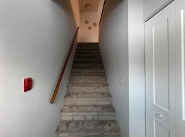 Newly Renovated Condo- Ideal for Travel Nurses, hotel i Fitchburg