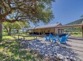 Frio Hills Hideaway, hotel en Leakey