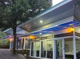 Pino Lodge, Río Celeste