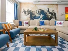 Stylish City Condo Near Top Restos & Nightlife, hotel in Louisville