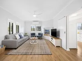 Leos by the sea - modern cottage North Haven