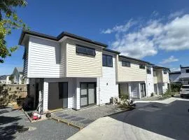 Boutique Hillside Heaven near AKLD Airport