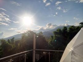 Glamping Morpho Azul Silvania Cundinamarca, hotel in Silvania