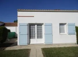 Maisonnette avec piscine, animaux acceptés à La Faute-sur-Mer - FR-1-194-329