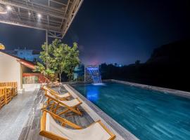 Odyssey Hotel 2, Tours & Motorbikes Rental, hotel em Ha Giang