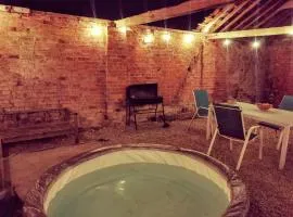 Lincoln Halo Dome,Hot Tub,6 beds, Projector - Groups OK