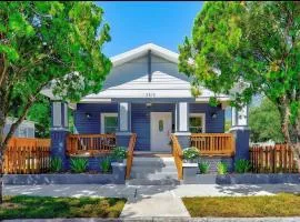 Casa De Ybor 3Bd, 2Bth, 4 beds, Historic Charm, Modern Lux