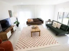 Le Palmier - coastal charm minutes from the beach