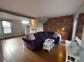 Contemporary 2BDR City Retreat