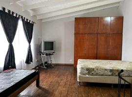 Hotel los hermano, отель в городе Буэнос-Айрес