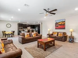 Modern 4BR 3 Baths Free Parking Great Location