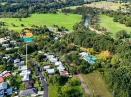 Mountain View Oasis - walk to Bello river and town