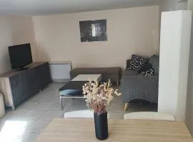 Cozy house, small garden and parking, train station on foot