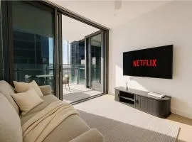 Bright & Calm Haven Lv 17 - w/ Sky & Balcony Views