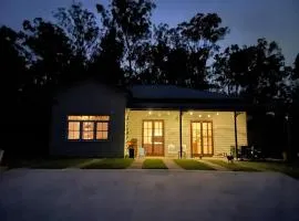 Roslyns Cottage Country Escape in Tamborine