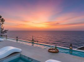 Exclusive Seafront Villa,Private Pool,Gym,BBQ, Hotel in El Toro