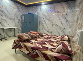 Luxury Heaven Hostel for students, parents and guests, hostel v destinaci Chaheru