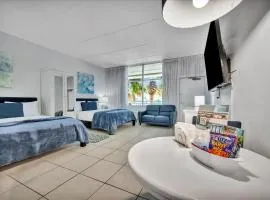 Sunset Suite - Private Balcony Gym & Pool