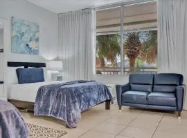 Sunset Suite - Private Balcony Gym & Pool