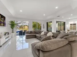 Waterview Family Villa Sleeps 10 BBQ Kayaks & Games