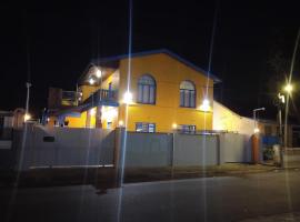 Neo & Ruks Guest Houses parow 4, ξενοδοχείο με υδρομασάζ σε Avondale