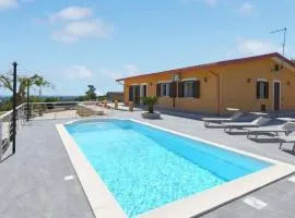 Cozy Home In Floridia