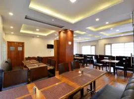 Hotel Ambika Residency Manali