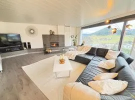 Serenity Stay Baiersbronn Kamin und Schwarzwaldblick