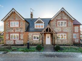 Garsington Studios Chilterns Farm House - Pass the Keys, hotel i Stokenchurch