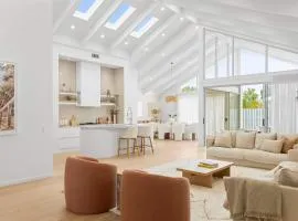 Freshwater Retreat - Banksia Beach Luxe Living