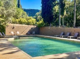 Camping 3 étoiles - Piscine - ccbccbe，位于萨尔泰纳的酒店