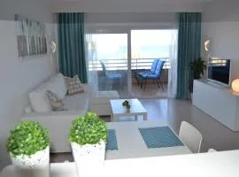 Beautiful front line apartment